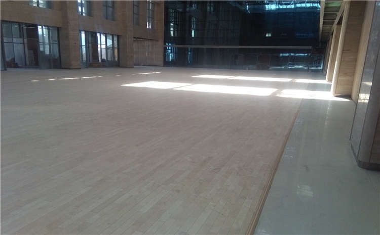 籃球場運動木地板廠家如何挑選適合的原材