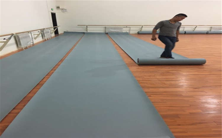 遇到體育運動木地板地板漆膜開裂處理方法