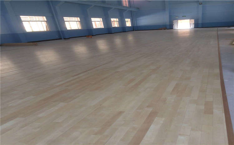 安裝體育籃球木地板 伸縮縫預留 間距受當地氣候影響