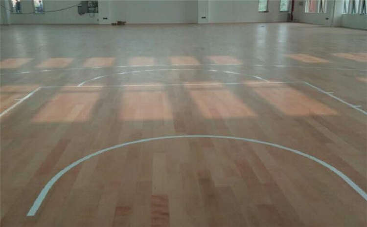 學校體育比賽場館運動木地板與普通木地板不同