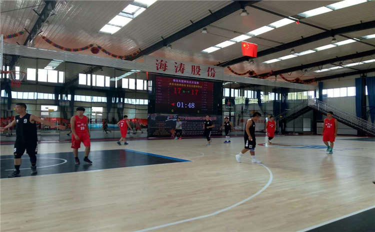 室內籃球館運動木地板和運動地膠的區別